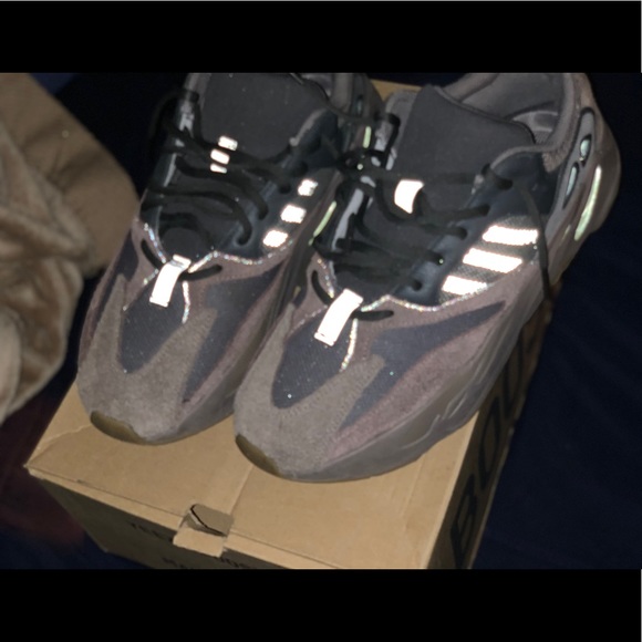 Yeezy 700 Mauve Sz 11.5 - Picture 2 of 6